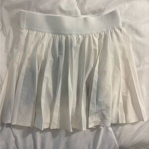 Aritzia TNA pleated skirt white size xs